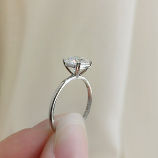 Bague de fiançailles solitaire en moissanite en forme de coussin de 1,60 ct