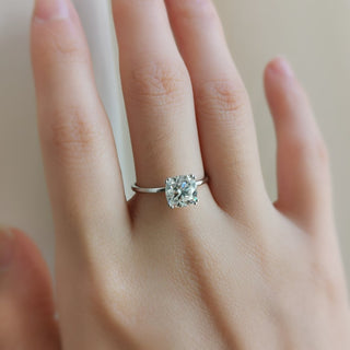 Bague de fiançailles solitaire en moissanite en forme de coussin de 1,60 ct