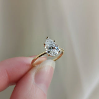 Bague de fiançailles solitaire en moissanite en forme de poire de 1,36 ct