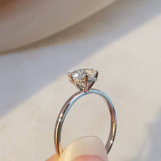 Bague de fiançailles avec halo caché en moissanoïte de forme ronde de 3,0 ct