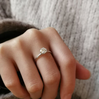 Bague de fiançailles avec halo caché en moissanoïte de forme ronde de 3,0 ct