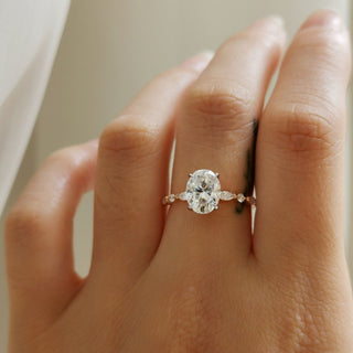 Bague de fiançailles solitaire en moissanite de forme ovale de 1,70 ct