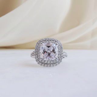 Bague de fiançailles à double halo en moissanite en forme de coussin de 3,0 ct