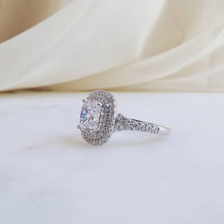 Bague de fiançailles à double halo en moissanite en forme de coussin de 3,0 ct