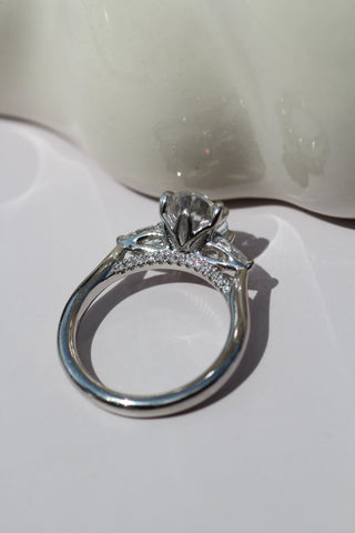 Bague de fiançailles avec solitaire en diamant ovale de 1,50 à 3,50 ct