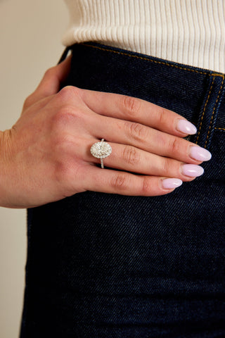 Bague de fiançailles avec halo ovale et pavé de diamants de 1,50 à 3,50 ct