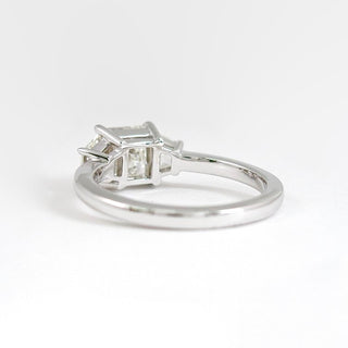 Bague de fiançailles à trois pierres en moissanite de forme princesse de 1,75 ct