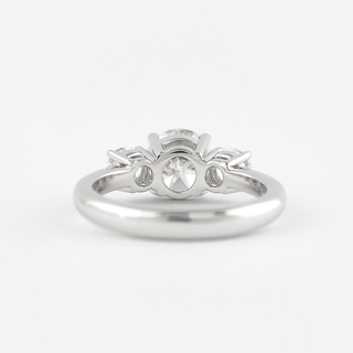 Bague de fiançailles solitaire en diamant et moissanite ronde à trois pierres de 1,20 ct