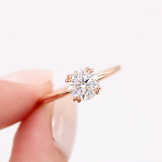 Bague de fiançailles solitaire en moissanite à taille ronde de 1,0 ct