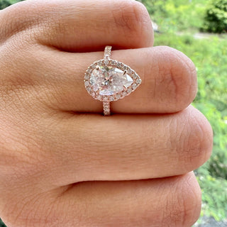 Bague de fiançailles en moissanite taille poire de 2,1 ct avec halo pavé