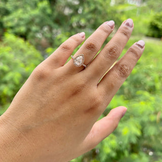 Bague de fiançailles en moissanite taille poire de 2,1 ct avec halo pavé