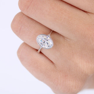 Bague de fiançailles avec solitaire en moissanite à taille ovale de 2 à 4 ct et lunette en diamant