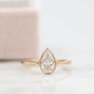 Bague de fiançailles solitaire en moissanite taille poire de 1,33 ct