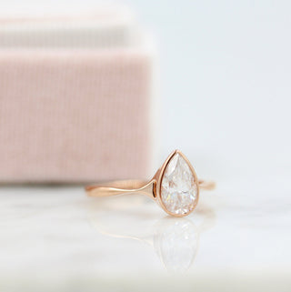 Bague de fiançailles avec diamant solitaire en moissanite taille poire de 1 ct 