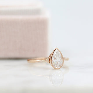 Bague de fiançailles solitaire en moissanite en forme de poire de 1,33 ct