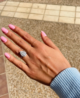 Anillo de compromiso con diamantes en forma de pera de 1,50 a 3,50 quilates con engaste de halo y pavé