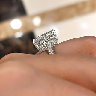 Bague de fiançailles avec diamant de laboratoire F/VS1 à halo caché de 7,0 ct