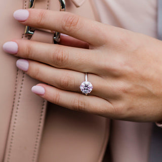 Anillo de compromiso solitario con diamante de moissanita de seis puntas y forma redonda de 3,0 quilates