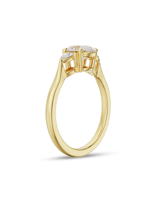 Bague de fiançailles à trois pierres avec diamants ovales CVD de 1,5 à 3,5 ct