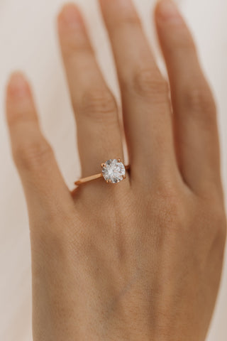 Bague de fiançailles en moissanite de style solitaire rond de 1,0 ct