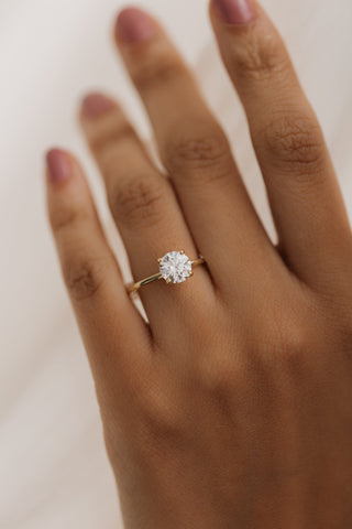 Bague de fiançailles en moissanite de style solitaire rond de 1,0 ct