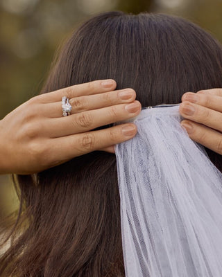 Alianza de boda con siete piedras de diamantes CVD de talla redonda de 0,60 TCW