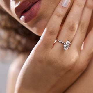 Anillo de compromiso solitario de diamante moissanita de seis puntas y talla marquesa de 2,0 ct