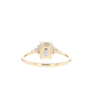 Bague de fiançailles avec diamant solitaire à trois pierres en moissanite taille émeraude de 1,0 ct