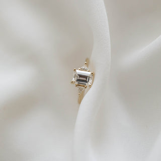 Bague de fiançailles avec diamant solitaire à trois pierres en moissanite taille émeraude de 1,0 ct