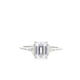 Bague de fiançailles avec diamant solitaire à trois pierres en moissanite taille émeraude de 1,0 ct