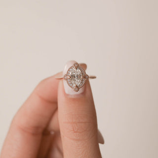 Anillo de compromiso vintage ovalado con moissanita y diamantes de 1,25 quilates para ella 