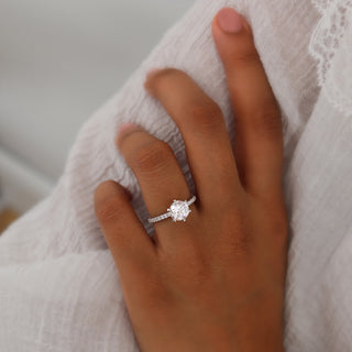 Bague de fiançailles solitaire en moissanite de forme ronde de 2,20 ct avec sertissage pavé