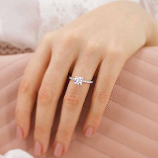 Bague de fiançailles solitaire en moissanite en forme de coussin de 0,80 ct