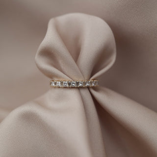 Alliance de mariage en moissanite alternée princesse et baguette de 0,55 ct