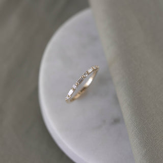 Alliance de mariage demi-éternité en moissanite ronde et baguette de 0,35 ct