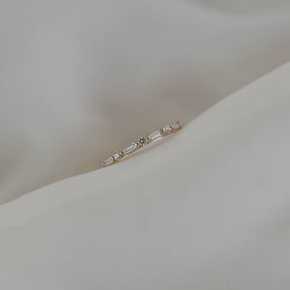 Alliance de mariage demi-éternité en moissanite ronde et baguette de 0,35 ct