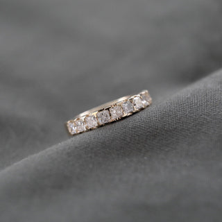 Alliance de mariage en demi-éternité avec moissanite taille princesse de 1,36 ct