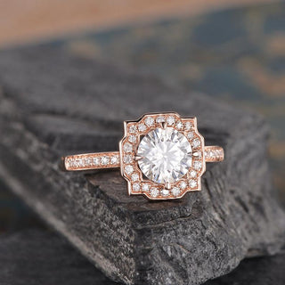 1.0 CT Round Shaped Moissanite Vintage Halo Engagement Ring