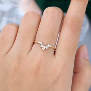 Alliance de mariage incurvée en moissanite ronde, poire et marquise de 0,272 ct