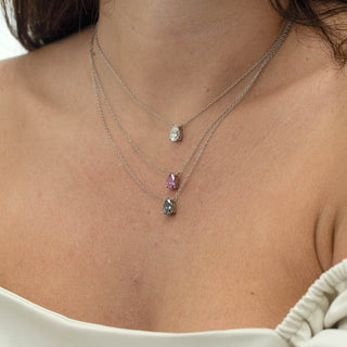 Collier Colleen avec solitaire en diamant et moissanite taille poire pour femme