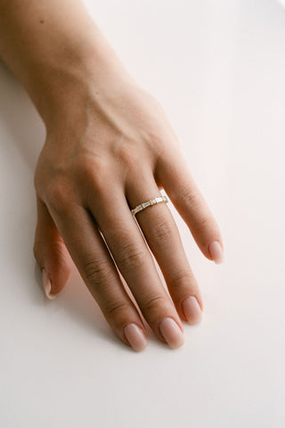 Alliance de mariage à barres alternées en diamants baguette et ronds EF-VVS de 0,55 TCW