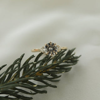 2.0 CT  Round Three Stone Moissanite Diamond Engagement Ring