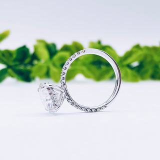 Bague de fiançailles avec halo caché en diamant et moissanite ronde de 1,85 ct