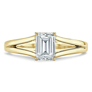 Bague de fiançailles à tige fendue avec solitaire en moissanite en forme d'émeraude de 0,75 ct