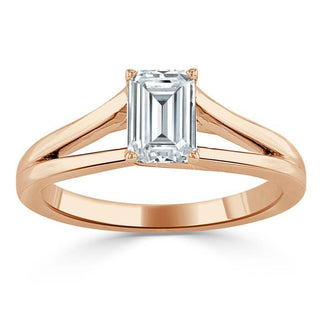 Bague de fiançailles à tige fendue avec solitaire en moissanite en forme d'émeraude de 0,75 ct