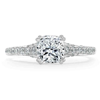 Bague de fiançailles en moissanite pavée à halo caché de taille coussin de 1,0 ct