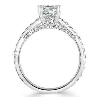 Bague de fiançailles en moissanite pavée à halo caché de taille coussin de 1,0 ct