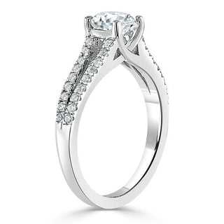 Bague de fiançailles solitaire en moissanite en forme de coussin de 1,0 ct à tige fendue