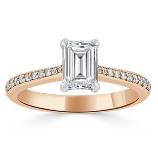 Anillo de compromiso con moissanita pavé en canal solitario de talla esmeralda de 1,0 ct