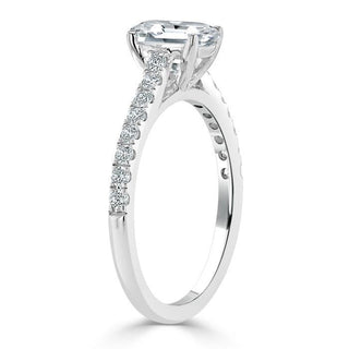 Bague de fiançailles solitaire en moissanite de forme émeraude de 1,50 ct